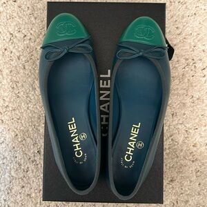 Authentic Chanel two-tone blue green ballet flat shoes size 37.